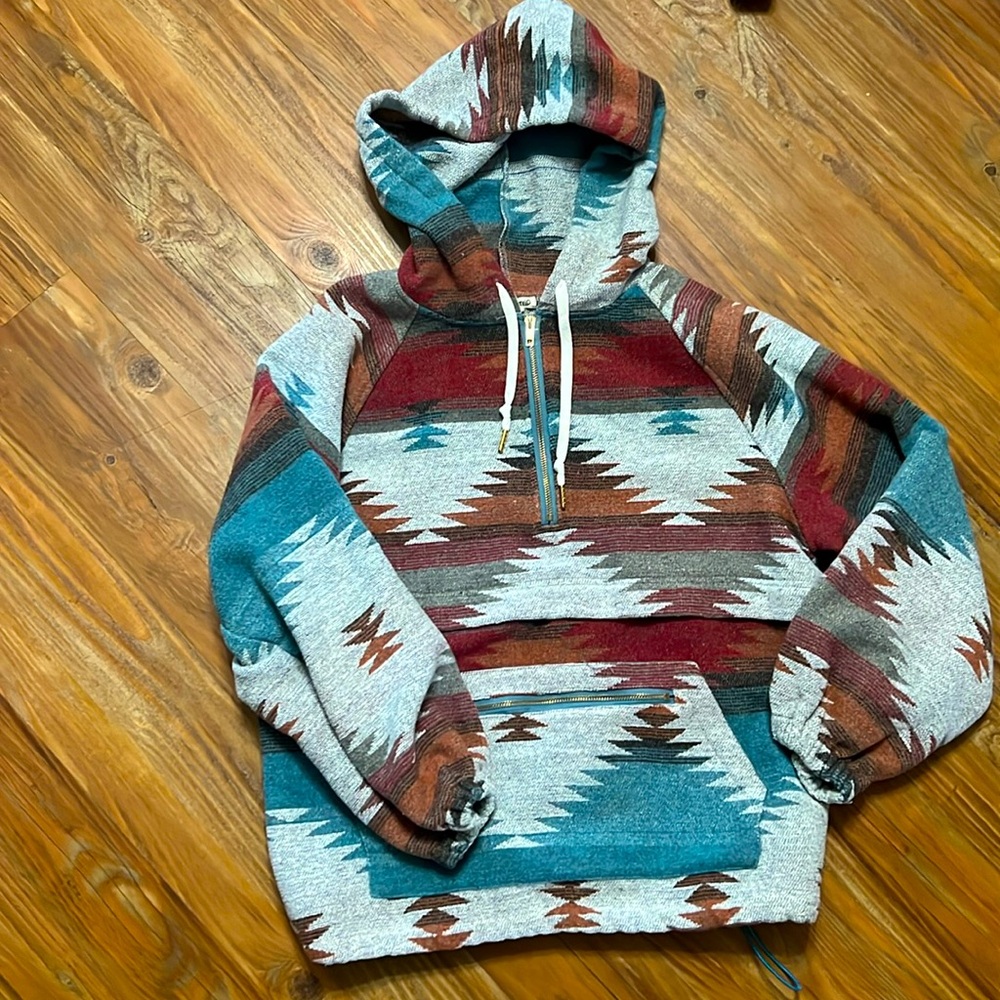 Aztec sweatshirt. 100% polyester. Love this sweatshirt! Perfect for Fall!
